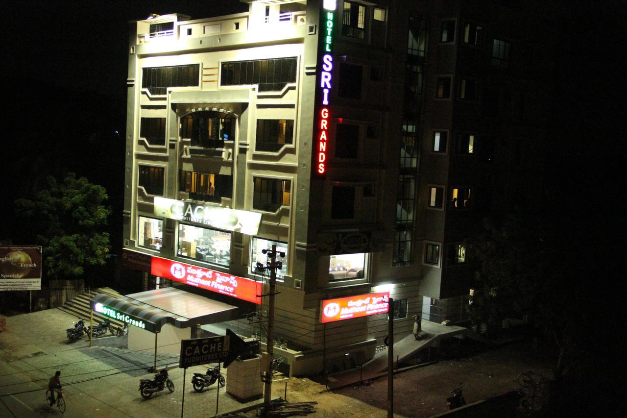 Hotel Sri Grands Rājahmundry Eksteriør billede